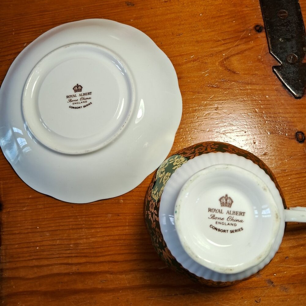 Vintage Royal Albert Consort Series Green, gold and white teacup and saucer - Picture 4 of 6